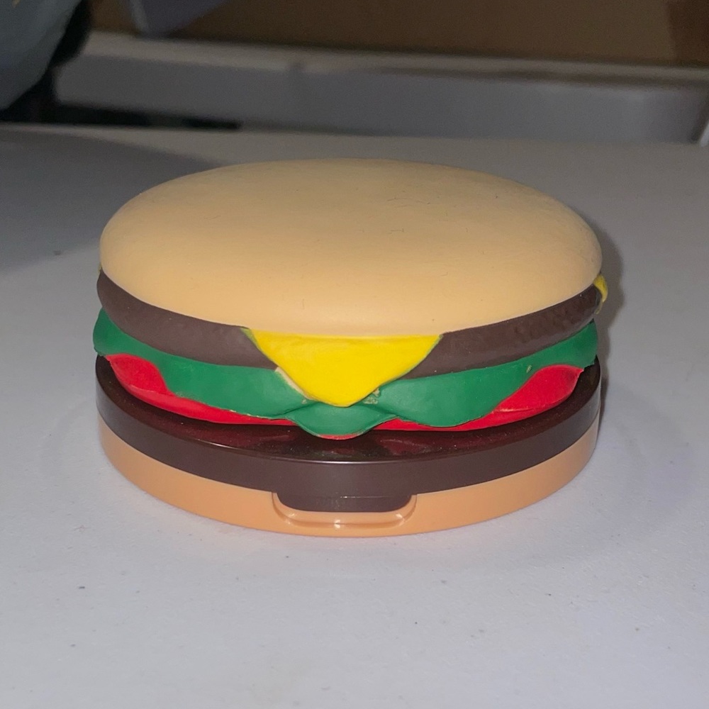 I Heart Revolution Tasty Burger Eyeshadow Palette